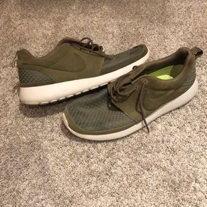 Nike Roshe size 9.5
